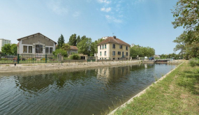 A gauche de la maison éclusière, le moulin. © Région Bourgogne-Franche-Comté, Inventaire du patrimoine