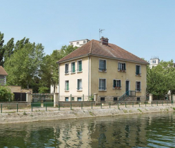 La maison éclusière, vue de 3/4. © Région Bourgogne-Franche-Comté, Inventaire du patrimoine