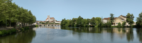 Entrée du canal dans l'Yonne. Panorama sur la ville d'Auxerre. © Région Bourgogne-Franche-Comté, Inventaire du patrimoine