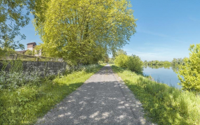 Vue d'ensemble des bâtiments de l'ancienne féculerie, rive gauche de la Saône. © Région Bourgogne-Franche-Comté, Inventaire du patrimoine