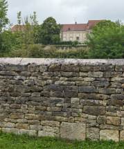 Vue du château. © Région Bourgogne-Franche-Comté, Inventaire du patrimoine