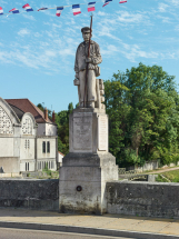 Mémorial aux flotteurs, sur le pont. © Région Bourgogne-Franche-Comté, Inventaire du patrimoine