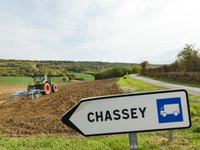 Vue des carrières en arrière-plan. © Région Bourgogne-Franche-Comté, Inventaire du patrimoine