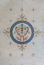 Médaillon central avec le chiffre ("M.C.") d'Henriette Mathé épouse Carrez. © Région Bourgogne-Franche-Comté, Inventaire du patrimoine