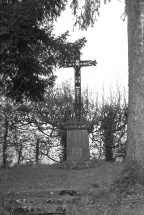 Croix de chemin, calcaire, fer forgé et fonte, 1888 : vue d'ensemble © Région Bourgogne-Franche-Comté, Inventaire du patrimoine