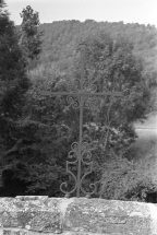 Vue de la croix sur le pont. © Région Bourgogne-Franche-Comté, Inventaire du patrimoine