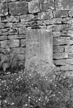 Borne du cimetière, XVIIe ou XVIIIe siècle : vue de face. © Région Bourgogne-Franche-Comté, Inventaire du patrimoine