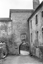 Porte de l'abbaye, face externe. © Région Bourgogne-Franche-Comté, Inventaire du patrimoine