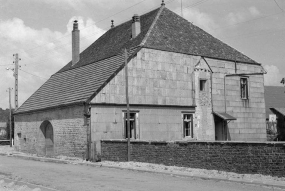 Façades postérieure et latérale droite. © Région Bourgogne-Franche-Comté, Inventaire du patrimoine