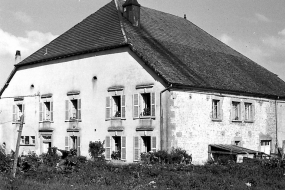 Vue de trois quarts droit. © Région Bourgogne-Franche-Comté, Inventaire du patrimoine