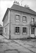 Partie gauche de la façade antérieure et façade latérale gauche. © Région Bourgogne-Franche-Comté, Inventaire du patrimoine