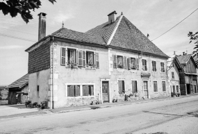 Ferme cadastrée 1962 E 80 : façade sur rue. © Région Bourgogne-Franche-Comté, Inventaire du patrimoine