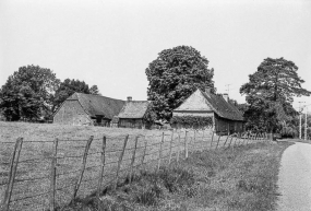 Vue d'ensemble depuis le sud en 1975. © Région Bourgogne-Franche-Comté, Inventaire du patrimoine