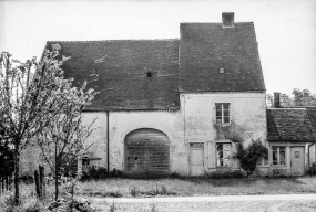 Façade antérieure en 1975. © Région Bourgogne-Franche-Comté, Inventaire du patrimoine