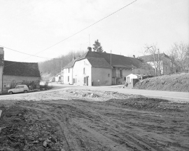 Lieudit Montchauvrot : vue prise au cours des travaux routiers de l'hiver 1974-1975. © Région Bourgogne-Franche-Comté, Inventaire du patrimoine