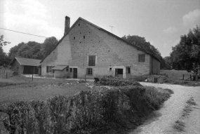 Ferme cadastrée 1965 ZL 137, située au lieu-dit les Cloutiers : vue générale. © Région Bourgogne-Franche-Comté, Inventaire du patrimoine
