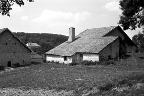 Façade postérieure et face latérale droite. © Région Bourgogne-Franche-Comté, Inventaire du patrimoine