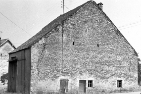 Façade antérieure et face latérale gauche. © Région Bourgogne-Franche-Comté, Inventaire du patrimoine