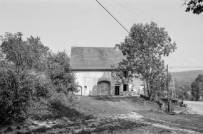 Façade antérieure en 1976. © Région Bourgogne-Franche-Comté, Inventaire du patrimoine