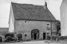 Façade antérieure en 1976 © Région Bourgogne-Franche-Comté, Inventaire du patrimoine