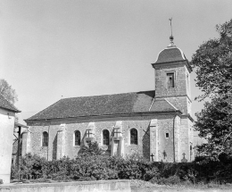 Extérieur : clocher et face latérale gauche. © Région Bourgogne-Franche-Comté, Inventaire du patrimoine