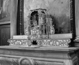 Tabernacle du maître-autel, vue de trois quarts droit. © Région Bourgogne-Franche-Comté, Inventaire du patrimoine