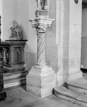 Détail de la colonne. © Région Bourgogne-Franche-Comté, Inventaire du patrimoine