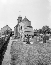 Chevet et cimetière. © Région Bourgogne-Franche-Comté, Inventaire du patrimoine