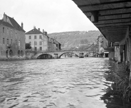 Vue générale depuis la rive droite. © Région Bourgogne-Franche-Comté, Inventaire du patrimoine