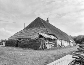 Façade postérieure et face droite. © Région Bourgogne-Franche-Comté, Inventaire du patrimoine