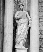 Statue située à gauche. © Région Bourgogne-Franche-Comté, Inventaire du patrimoine