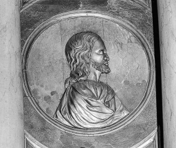 Détail du médaillon gauche : le Christ. © Région Bourgogne-Franche-Comté, Inventaire du patrimoine