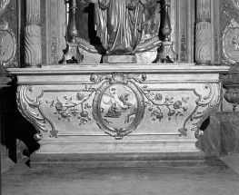 Détail de l'autel secondaire nord : relief de l'Annonciation. © Région Bourgogne-Franche-Comté, Inventaire du patrimoine