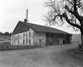 Vue générale de trois quarts gauche. © Région Bourgogne-Franche-Comté, Inventaire du patrimoine