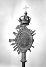 Inscription au revers du bâton de procession de la sainte Trinité. © Région Bourgogne-Franche-Comté, Inventaire du patrimoine