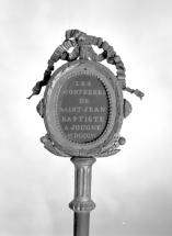 Inscription au revers du bâton de procession de saint Jean-Baptiste. © Région Bourgogne-Franche-Comté, Inventaire du patrimoine