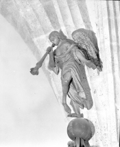 Détail, ange au sommet de l'abat-voix. © Région Bourgogne-Franche-Comté, Inventaire du patrimoine
