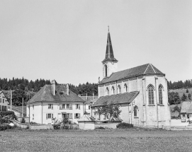 Vue d'ensemble, avec le presbytère. © Région Bourgogne-Franche-Comté, Inventaire du patrimoine