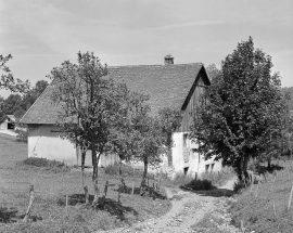 Façade antérieure et latérale gauche. © Région Bourgogne-Franche-Comté, Inventaire du patrimoine