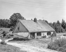 Façades antérieure et latérale droite. © Région Bourgogne-Franche-Comté, Inventaire du patrimoine