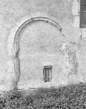 Détail de la façade sur rue : porte murée. © Région Bourgogne-Franche-Comté, Inventaire du patrimoine