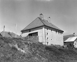 Façades postérieure et latérale droite. © Région Bourgogne-Franche-Comté, Inventaire du patrimoine