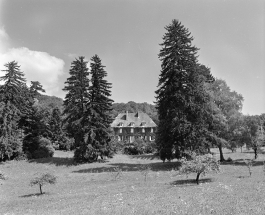 Le logis : façade occidentale vue de face. © Région Bourgogne-Franche-Comté, Inventaire du patrimoine