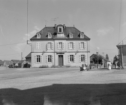 Façade antérieure vue depuis la rue. © Région Bourgogne-Franche-Comté, Inventaire du patrimoine