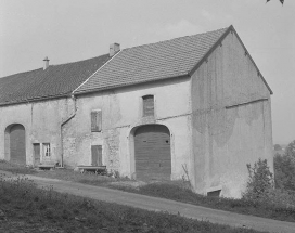 Façade antérieure et face droite. © Région Bourgogne-Franche-Comté, Inventaire du patrimoine