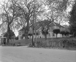 Façade postérieure en 1979. © Région Bourgogne-Franche-Comté, Inventaire du patrimoine