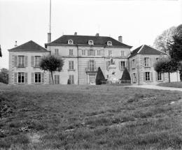 Façade antérieure en 1979. © Région Bourgogne-Franche-Comté, Inventaire du patrimoine