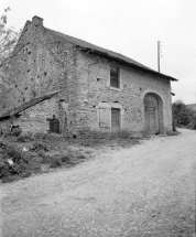 Façade antérieure : vue de trois-quarts gauche. © Région Bourgogne-Franche-Comté, Inventaire du patrimoine