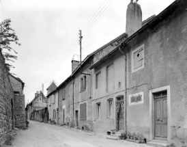 Vue générale de la rue Haute du Bourg. © Région Bourgogne-Franche-Comté, Inventaire du patrimoine