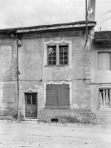 Maison section AC, parcelle 75 : façade sur la rue Haute du Bourg. © Région Bourgogne-Franche-Comté, Inventaire du patrimoine